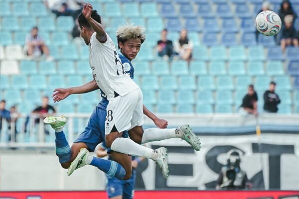 Sempat Tertinggal 2 Gol, Arema Petik Hasil Imbang 2–2 Lawan Bhayangkara FC
