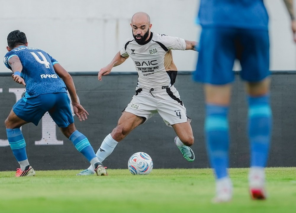 660-Arema FC vs Dewa United Benamkan Dewa United 4-0, Arema FC Kembali ke Jalur Kemenangan