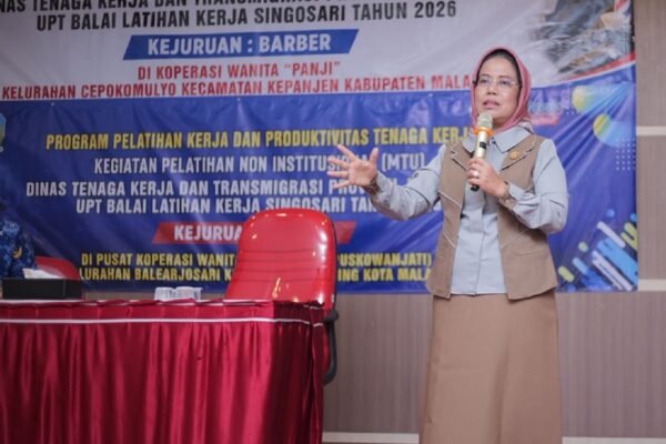 Dukungan Pokir Komisi E DPRD Jatim, Puluhan Perempuan Ikuti Pelatihan Barbershop di BLK Singosari