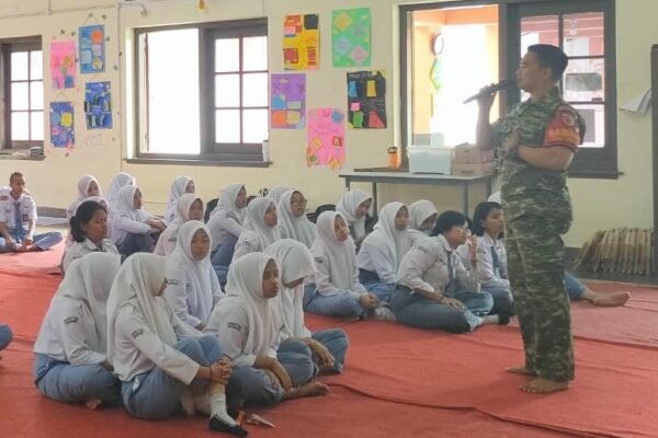 Siswa SRMA 22 Kota Malang Dapatkan Pembekalan Wawasan Kebangsaan dari Babinsa Kodim 0833
