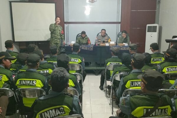 Sinergi Babinsa Bareng dan Linmas, Beri Pelatihan Jaga Keamanan Wilayah