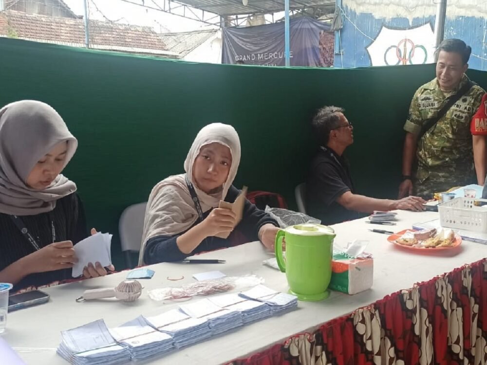 Dorong Partisipasi Warga, Babinsa Blimbing Turut Dampingi Pemilihan Ketua RT