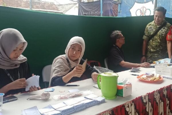 Dorong Partisipasi Warga, Babinsa Blimbing Turut Dampingi Pemilihan Ketua RT