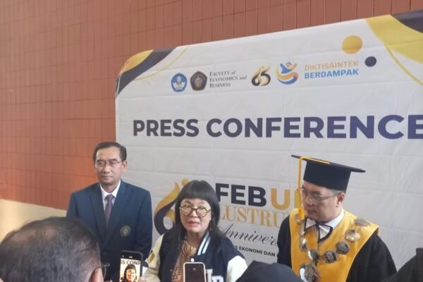 LUSTRUM XIII FEB UB: Wamendiktisaintek Stella Christie Peringatkan Risiko Penurunan Daya Nalar, Imbau Siswa dan Akademisi Bijak Gunakan AI
