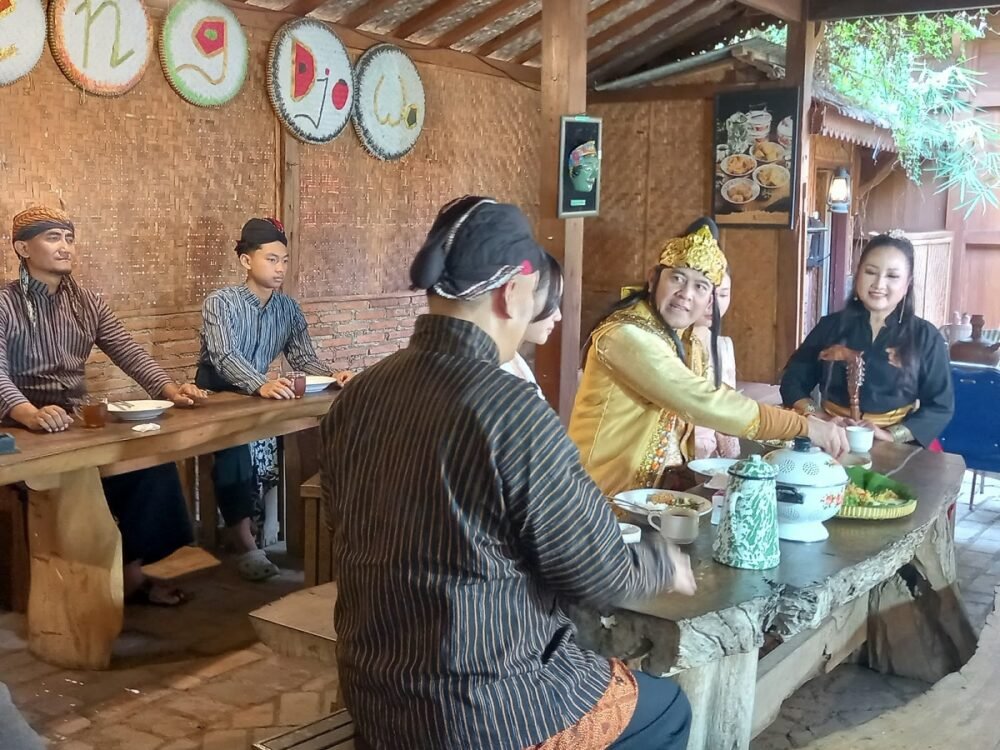 Gandeng PARFI Jatim Pimpinan Wira Lina, Aris Kurniawan Siapkan Produksi Film Angkat Kearifan Lokal Jawa Timur Gandeng PARFI Jatim Pimpinan Wira Lina, Aris Kurniawan Siapkan Produksi Film Angkat Kearifan Lokal Jawa Timur