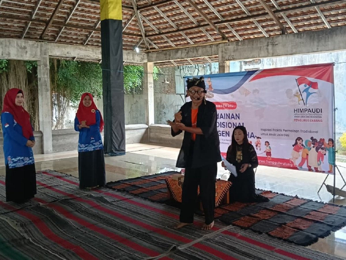 HIMPAUDI Lowokwaru HIMPAUDI Lowokwaru Kurangi Ketergantungan Anak pada Gawai Lewat Permainan Tradisional