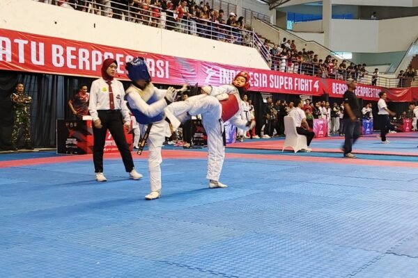 Evaluasi Kesiapan Atlet Taekwondo Menuju Popda dan Porprov Lewat Indonesia Super Fight 4