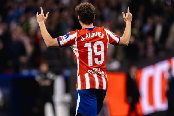 Barcelona Wajib Bayar Denda Rp12 Juta Karena Dekati Julian Alvarez