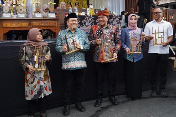 Buka Kampung Cempluk Festival 2026, Sekda Malang Dorong Hilirisasi Jeruk dan Legalitas UMKM Gratis