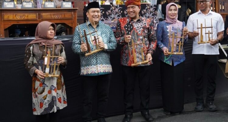 Buka Kampung Cempluk Festival 2026, Sekda Malang Dorong Hilirisasi Jeruk dan Legalitas UMKM Gratis