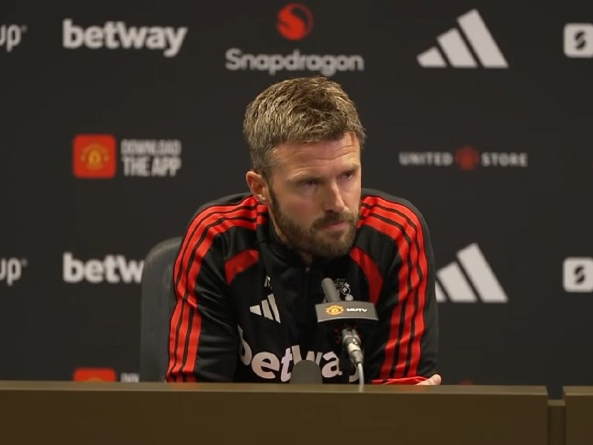 MIchael Carrick Bournemouth Michael Carrick Tegaskan MU Kembali ke Identitas Klub Saat Hadapi Bournemouth