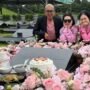 Viral! Foto Keluarga di Makam Mendiang Barbie Hsu Bikin Netizen Mewek