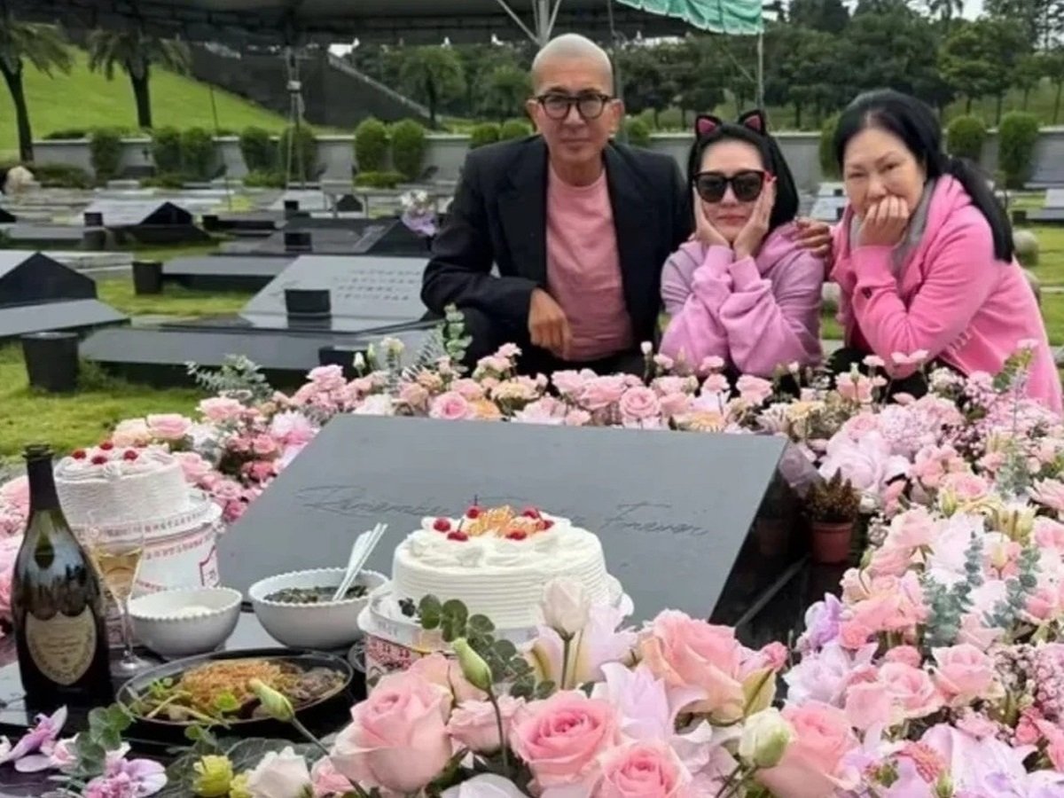 Makam Barbie Hsu Viral! Foto Keluarga di Makam Mendiang Barbie Hsu Bikin Netizen Mewek