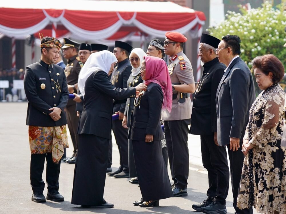 Sri Untari Jer Basuki Perjuangan Tiga Dekade untuk Ekonomi Kerakyatan, Sri Untari Raih Lencana Emas Jer Basuki Mawa Beya
