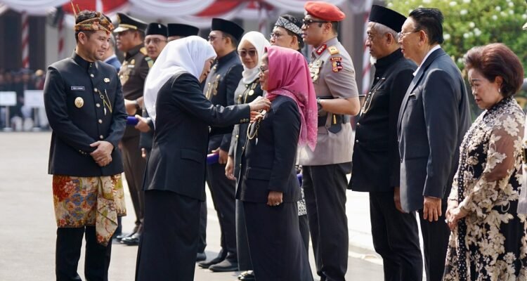 Perjuangan Tiga Dekade untuk Ekonomi Kerakyatan, Sri Untari Raih Lencana Emas Jer Basuki Mawa Beya