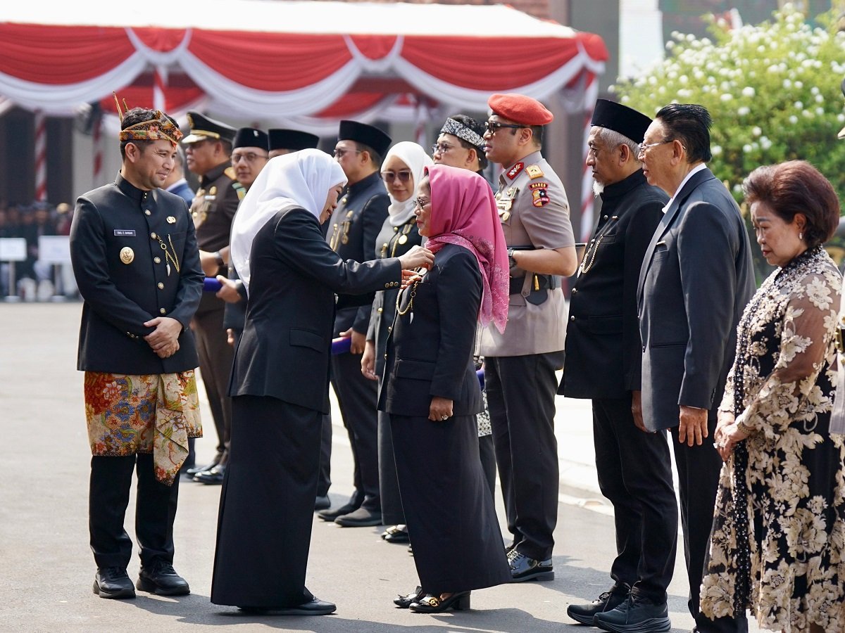 Perjuangan Tiga Dekade untuk Ekonomi Kerakyatan, Sri Untari Raih Lencana Emas Jer Basuki Mawa Beya