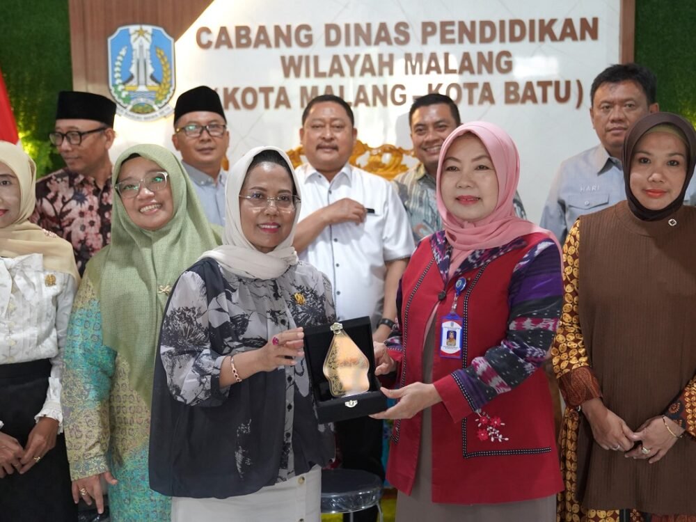 Komisi E DPRD Jatim Dorong Regulasi Peran Serta Masyarakat Mengatasi Keterbatasan Pendanaan SMA/SMK