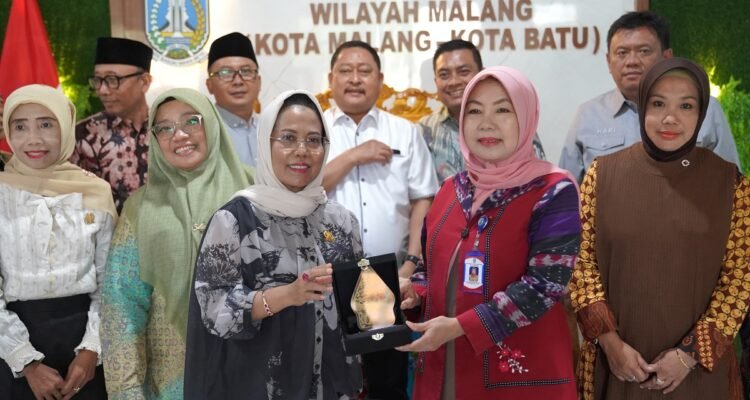 Komisi E DPRD Jatim Dorong Regulasi Peran Serta Masyarakat Mengatasi Keterbatasan Pendanaan SMA/SMK