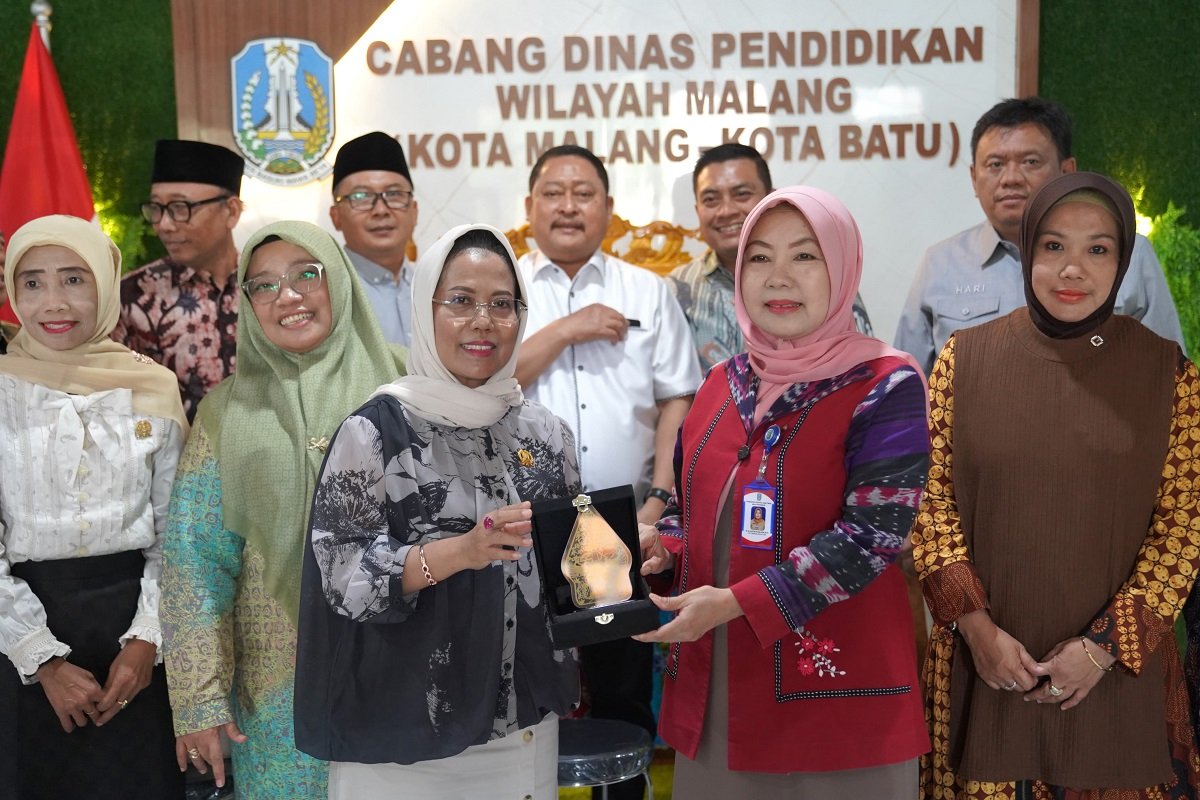 Sri Untari SMK Batu Komisi E DPRD Jatim Dorong Regulasi Peran Serta Masyarakat Mengatasi Keterbatasan Pendanaan SMA/SMK