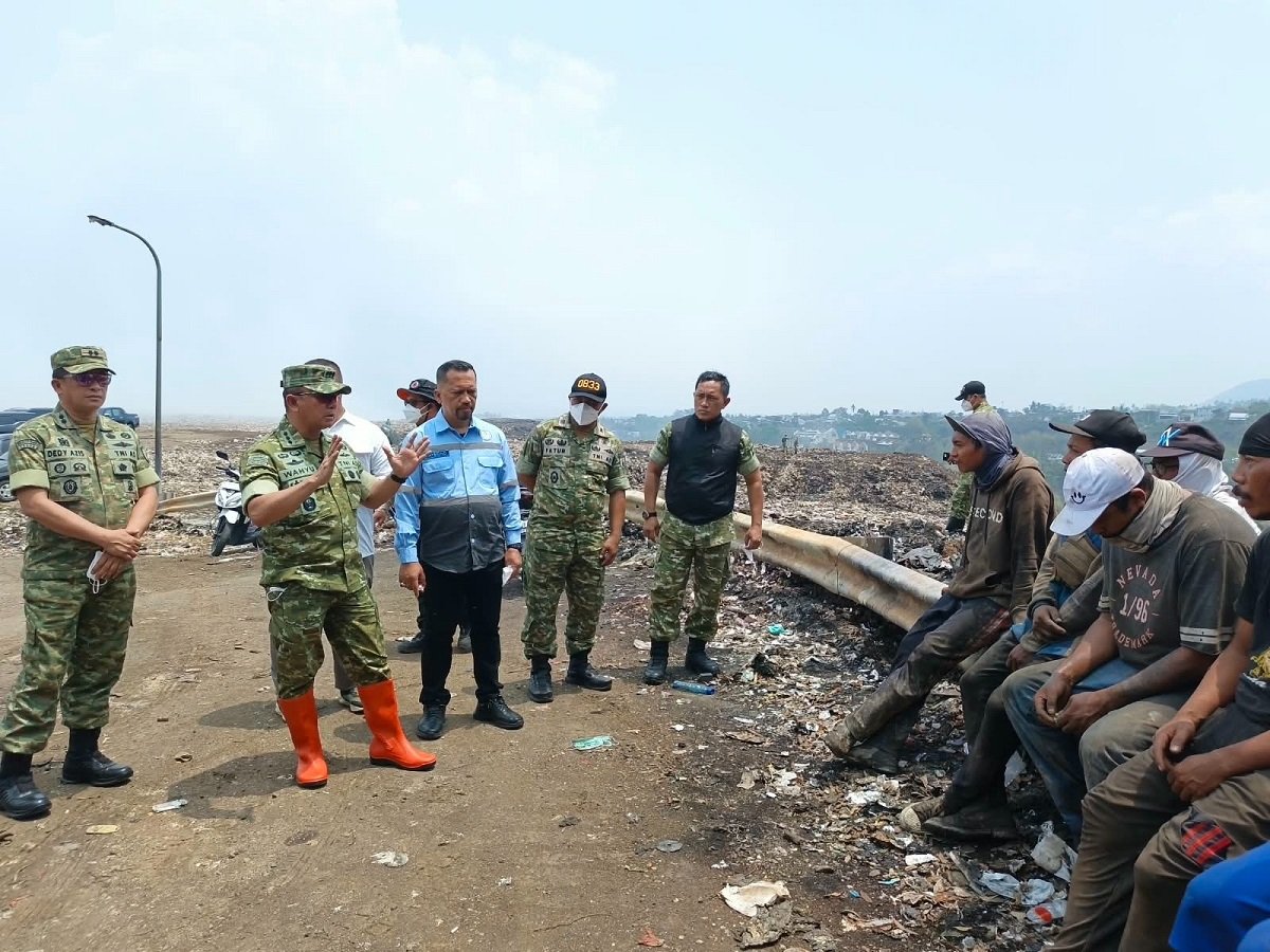 Danrem 083 dan Dandim 0833 Berikan Edukasi Ke Warga Supit Urang Demi Cegah Kebakaran Terulang