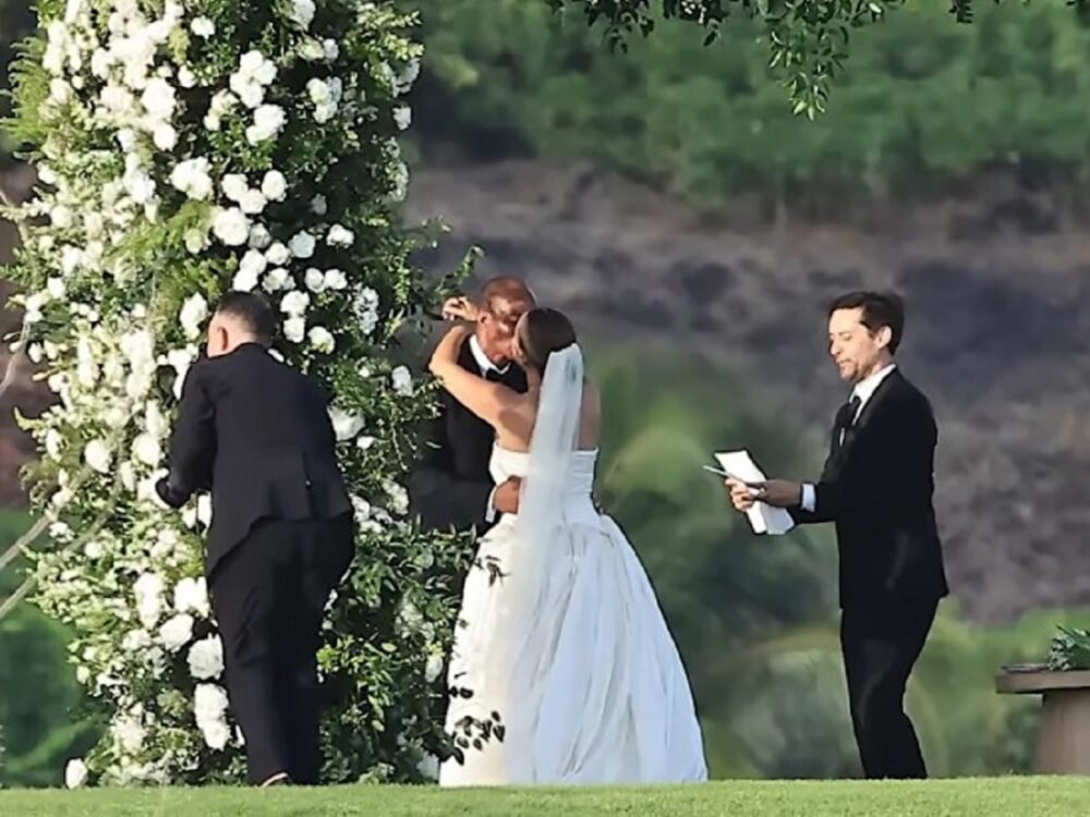 Kocak atau Miris? Tobey Maguire Pimpin Upacara Pernikahan Mantan Istri Beberapa Pekan Setelah Resmi Bercerai