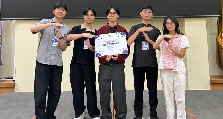 Lewat ‘Nyambung’, Kolaborasi Mahasiswa Sains Data UB dan UNAIR Sabet Juara 2 Hackathon IFEST 2026