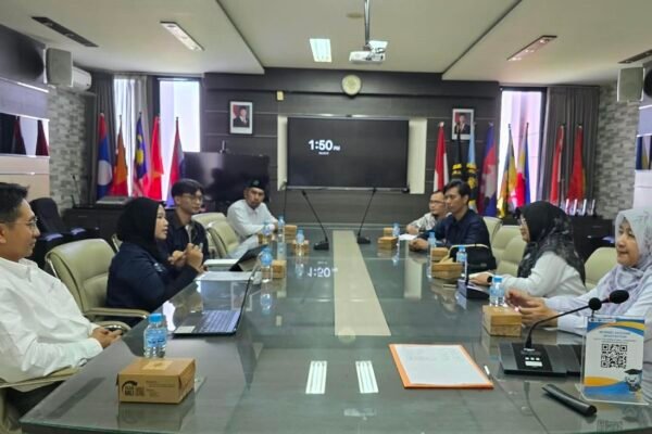 Tim SAINTEKPRENEUR FST UIN Malang Timba Ilmu Pengelolaan Bisnis Mahasiswa ke FTAB UB
