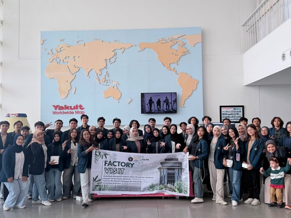 Mahasiswa Agribisnis FBiPK UB Perkuat Pembelajaran Berbasis Industri Lewat Factory Visit ke Yakult Mojokerto