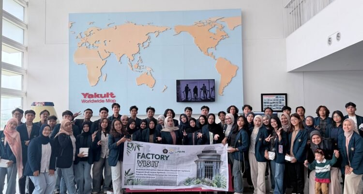 Mahasiswa Agribisnis FBiPK UB Perkuat Pembelajaran Berbasis Industri Lewat Factory Visit ke Yakult Mojokerto